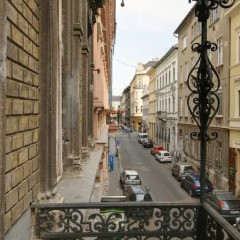 Апартаменты Opera Guesthouse & apartments балкон