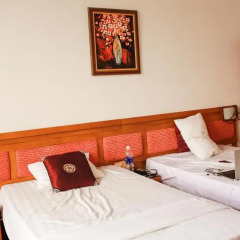 Hanoi Little Center Hotel 3* Улучшенный номер с 2 отдельными кроватями