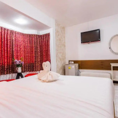 Отель Karon Sunshine Guesthouse & Bar 3* Улучшенный номер с различными типами кроватей фото 20