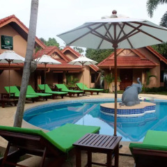 Отель Happy Elephant Resort бассейн