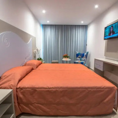 Nicholas Color Hotel комната для гостей фото 5
