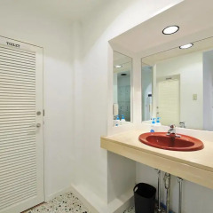 Отель Khaosan World Asakusa Ryokan Кровать в общем номере фото 7