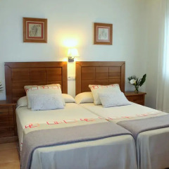Отель Duplex Playa de Rons сейф в номере