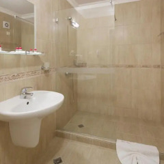 Отель Mena Palace Hotel - Все включено Болгария, Солнечный берег - 2 отзыва об отеле, цены и фото номеров - забронировать отель Mena Palace Hotel - Все включено онлайн ванная