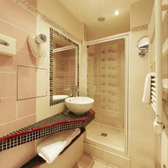 Отель Hôtel Poussin 3* Стандартный номер с различными типами кроватей фото 5
