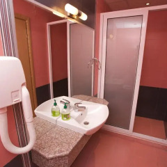 Отель Briz - Seabreeze Hotel Болгария, Солнечный берег - отзывы, цены и фото номеров - забронировать отель Briz - Seabreeze Hotel онлайн ванная фото 2