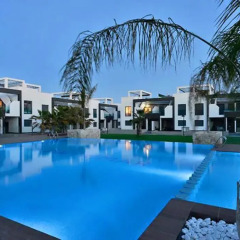 Отель OasisBeach Penthousse la Zénia бассейн