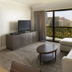Отель Hilton Hawaiian Village Waikiki Beach Resort 4* Люкс с двуспальной кроватью фото 2