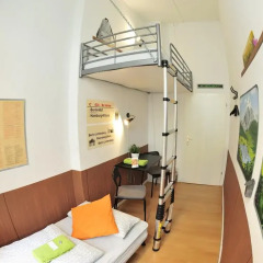 Kiez Hostel Berlin Стандартный номер с 2 отдельными кроватями (общая ванная комната)