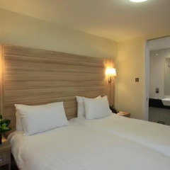 Отель Holiday Inn London - Kensington 4* Улучшенный номер с различными типами кроватей