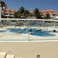 Отель Beautiful Beachfront Villa бассейн