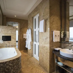 Отель The Reverie Saigon 5* Номер Делюкс с различными типами кроватей