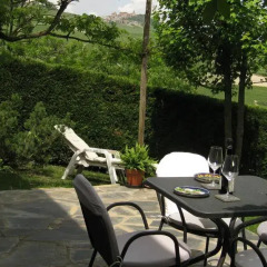 Отель Holiday Home Cannubi in Barolo Здание Barolo питание