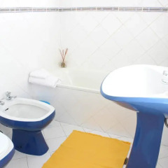 Rich & Poor Hostel Albufeira ванная
