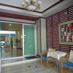 Отель Jomtien Morningstar Guesthouse 2* Стандартный семейный номер с двуспальной кроватью фото 2