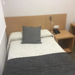 Отель Hostal Alborán Стандартный номер с различными типами кроватей фото 9