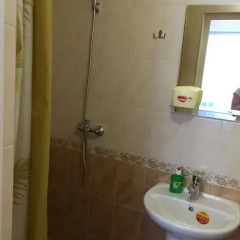 Гостиница Guest House Tango в Анапе отзывы, цены и фото номеров - забронировать гостиницу Guest House Tango онлайн Анапа ванная фото 2