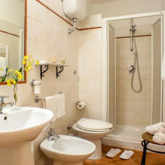 Отель Albergo Del Sole Al Biscione 3* Номер категории Эконом с различными типами кроватей фото 4
