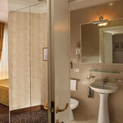Hotel Condotti 3* Стандартный номер с двуспальной кроватью фото 26