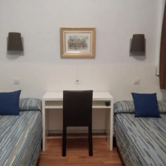 Отель Hostal Lesseps 2* Стандартный номер фото 4