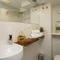 Отель SingularStays Botanico 29 Rooms Испания, Валенсия - отзывы, цены и фото номеров - забронировать отель SingularStays Botanico 29 Rooms онлайн ванная