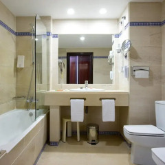 Отель NH Córdoba Guadalquivir 4* Стандартный номер с различными типами кроватей фото 2
