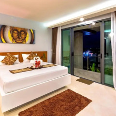 Отель At The Tree Condominium Phuket Номер Делюкс с двуспальной кроватью фото 17