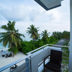 Отель The White Harp Beach Hotel Мальдивы, Мале - отзывы, цены и фото номеров - забронировать отель The White Harp Beach Hotel онлайн балкон