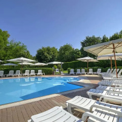 Отель Flaminio Village Bungalow Park Италия, Рим - 3 отзыва об отеле, цены и фото номеров - забронировать отель Flaminio Village Bungalow Park онлайн бассейн фото 2