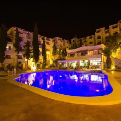 Отель Holiday Park бассейн фото 2