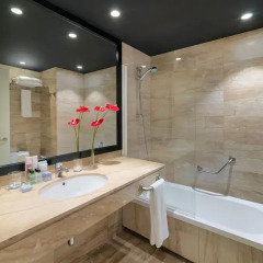 Отель H10 Itaca 4* Улучшенный номер с двуспальной кроватью фото 5