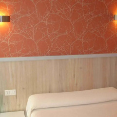 Отель Hostal Valadares Стандартный номер с различными типами кроватей фото 3