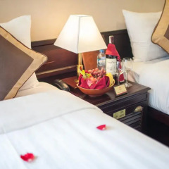 Отель Halong Glory Cruise 4* Семейный номер Делюкс с двуспальной кроватью фото 10