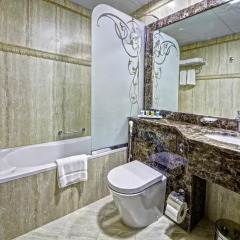 Adamo Hotel Apartments ванная