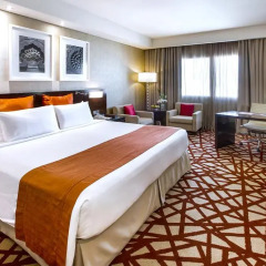 Отель Crowne Plaza Dubai - Deira 5* Номер Делюкс