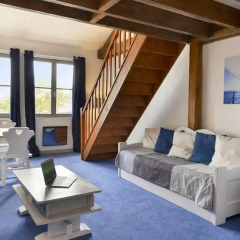 Hotel The Originals Domaine des Thômeaux (ex Relais du Silence) 3* Коттедж с различными типами кроватей
