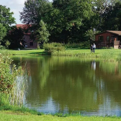 Отель Paradise Lakeside Lodges