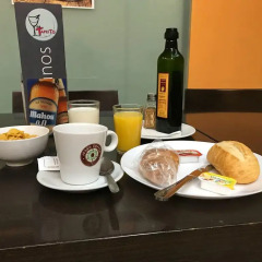 Hotel Los Jeronimos y Terraza Monasterio в номере