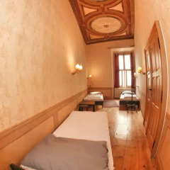 Homer Hostel Стандартный номер с различными типами кроватей (общая ванная комната)