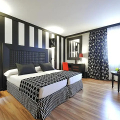 Salles Hotel Aeroport de Girona 4* Стандартный номер с различными типами кроватей фото 4