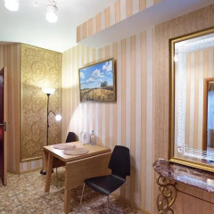Гостиница 12 Месяцев 3* Стандартный семейный номер разные типы кроватей фото 3
