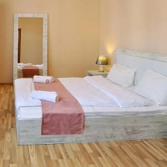 Апартаменты Neighbours Apartments Улучшенный номер с различными типами кроватей