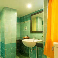 Krabi City Seaview Hotel 2* Улучшенный номер с различными типами кроватей фото 9