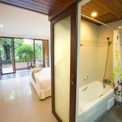 Отель Coconut Village Resort 4* Улучшенный номер с двуспальной кроватью фото 8