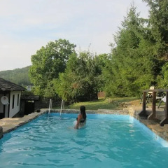 Отель Tacheva Family House - Pool Access Коттедж фото 15