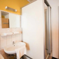 Отель Pension/Guesthouse am Hauptbahnhof Стандартный номер с двуспальной кроватью (общая ванная комната) фото 22