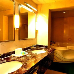 National Jade Hotel ванная
