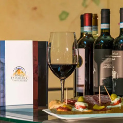 Отель Tenuta La Pergola Чистерна-д'Асти гостиничный бар