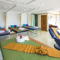 Отель Azhotel Patong 3* Улучшенный номер разные типы кроватей фото 6