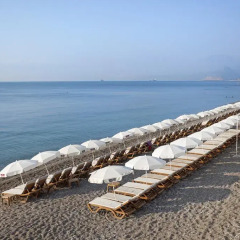 Crowne Plaza Hotel Antalya Турция, Анталья - 10 отзывов об отеле, цены и фото номеров - забронировать отель Crowne Plaza Hotel Antalya онлайн пляж